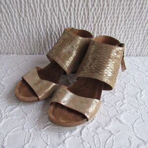 Sofft 8 1/2 M GOLD TAN leather Open Toe Heels Sandals Shoes zipper